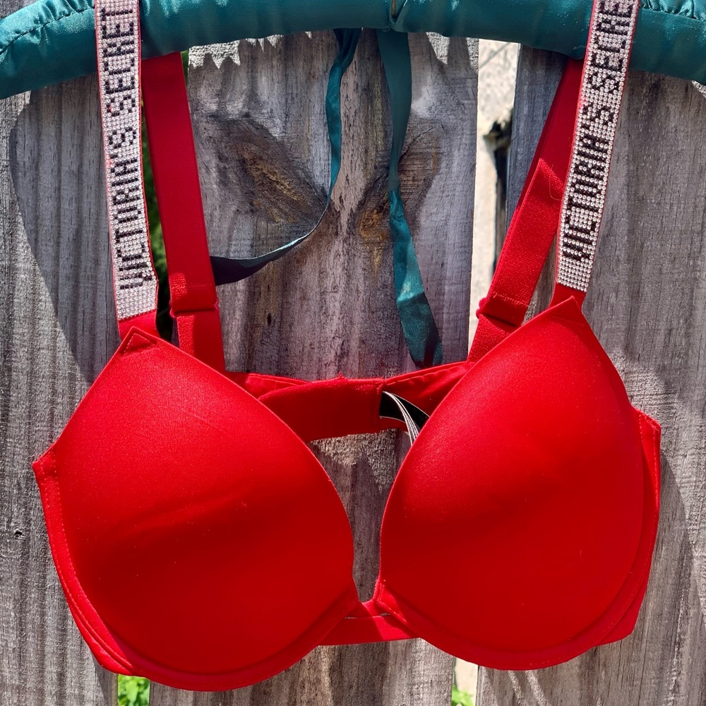 Victoria’s Secret 32D